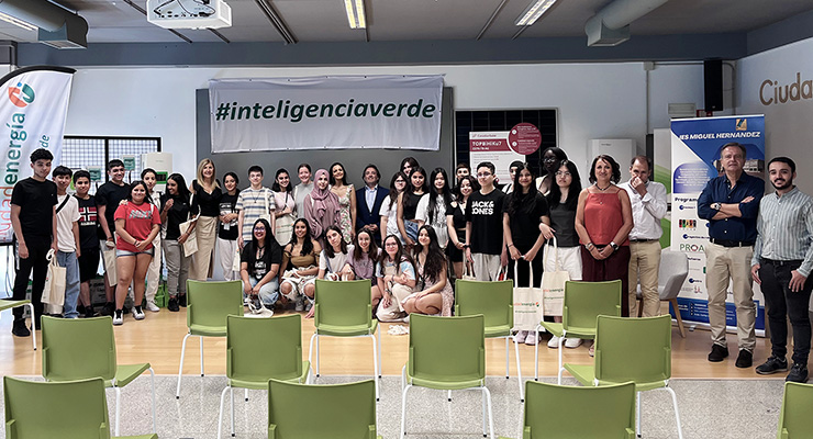 Concejales del Ayuntamiento de Móstoles de Educación, Cristina Molina, y de Digitalización, Ana Mate