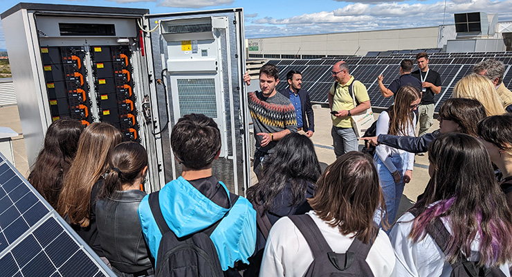 El alumnado del IES Pedro Duque de Leganés (Madrid) y una representación de alumnas y profesoras de la Oberschule Westercelle de Celle (Alemania) visitan Ciudadenergía y Master Battery