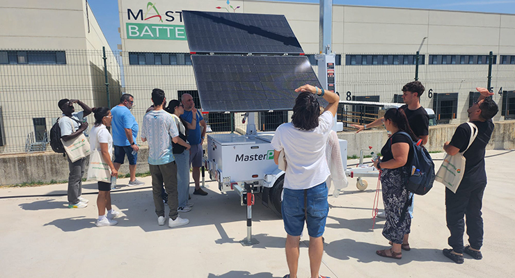El alumnado del curso Organización y Proyectos de Instalaciones Solares Fotovoltaicas de ELWE visita Ciudadenergía y Master Battery