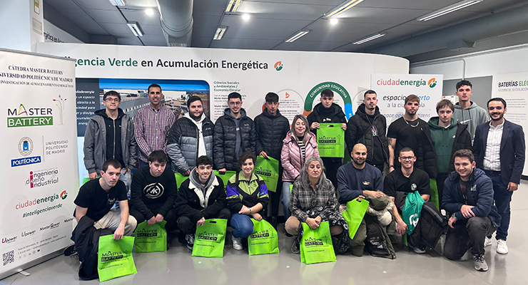 El alumnado del IES Victoria Kent de Formación Profesional de los Grados superiores en Energías Renovables y de Eficiencia Energética curso 2024 visitan Ciudadenergía y Master Battery