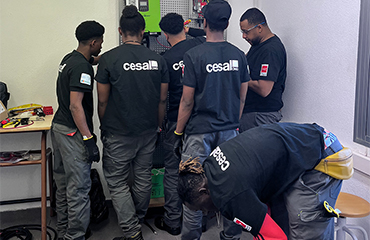 Alumnos del Curso de Operaciones Básicas en Montaje y Mantenimiento de Instalaciones Solares Fotovoltaicas, organizado por la ONG CESAL
