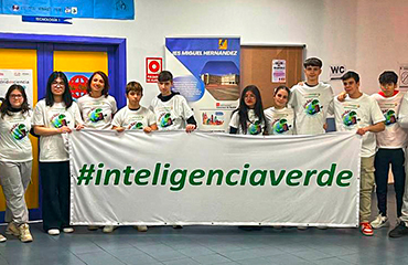El equipo <em>riseSAT</em> del IES Miguel Hernández de Móstoles