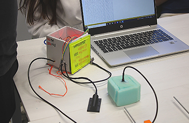 Diversos sistemas electrónicos desarrollados mediante sensores, microcontroladores y dispositivos programables