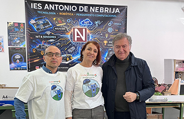 En el centro la profesora Berta Molina, a su izquierda el profesor Guillermo Jiménez junto a Alfredo Gutiérrez de Ciudadenergía