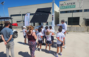 Presentación de diversos productos de energía autónoma en el espacio verde de Master Battery