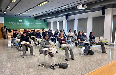 El alumnado de 2º de Bachillerato el Ágora de Master Battery