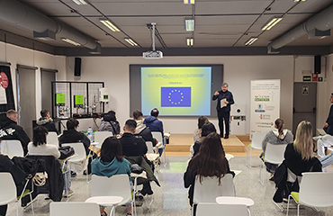 El alumnado del EPAL Konitsas (Grecia) visita Ciudadenergía y Master Battery