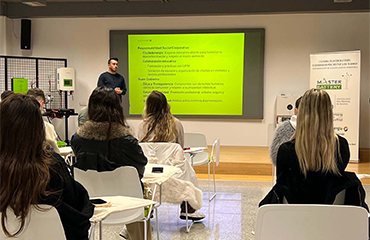 El alumnado del EPAL Konitsas (Grecia) visita Ciudadenergía y Master Battery