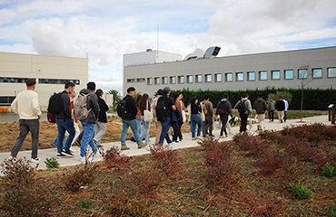 La 20ª promoción del Máster ERMA durante su recorrido por las instalaciones