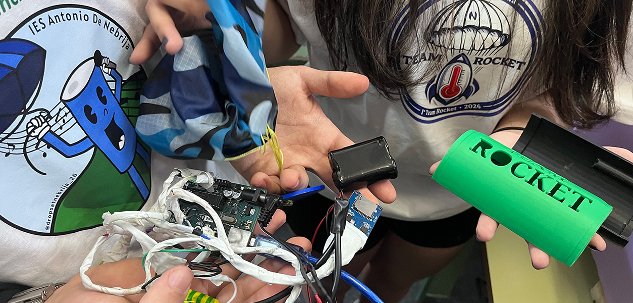 DropSat, un CanSat que registra datos acústicos durante el vuelo